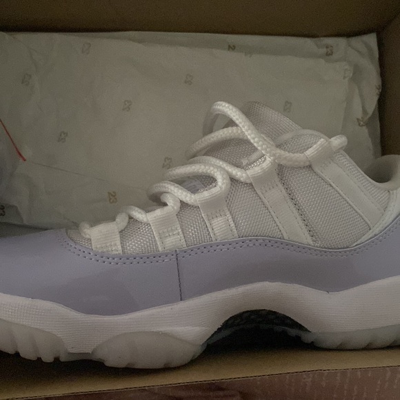 women’s jordan retro 11 low top - Picture 5 of 7